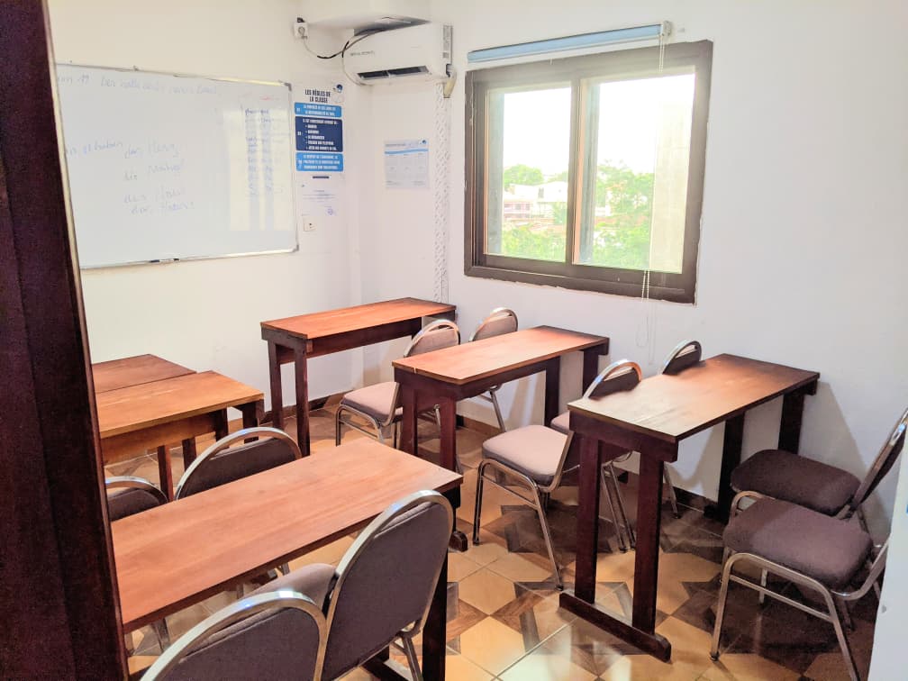 Salle de Cours de Langue Berlin de Study GROUP sis Logpom Andem Douala